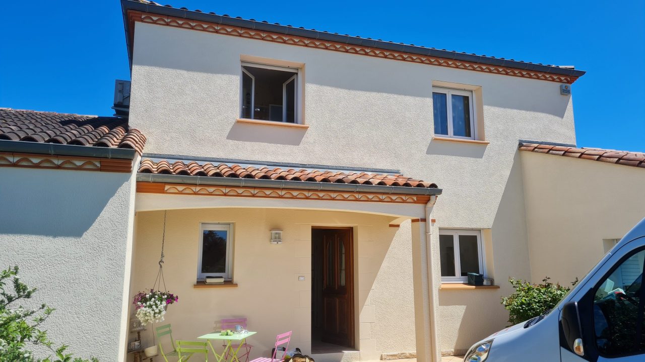 Photo d'une rénovation de façades d'une villa à Mazamet
