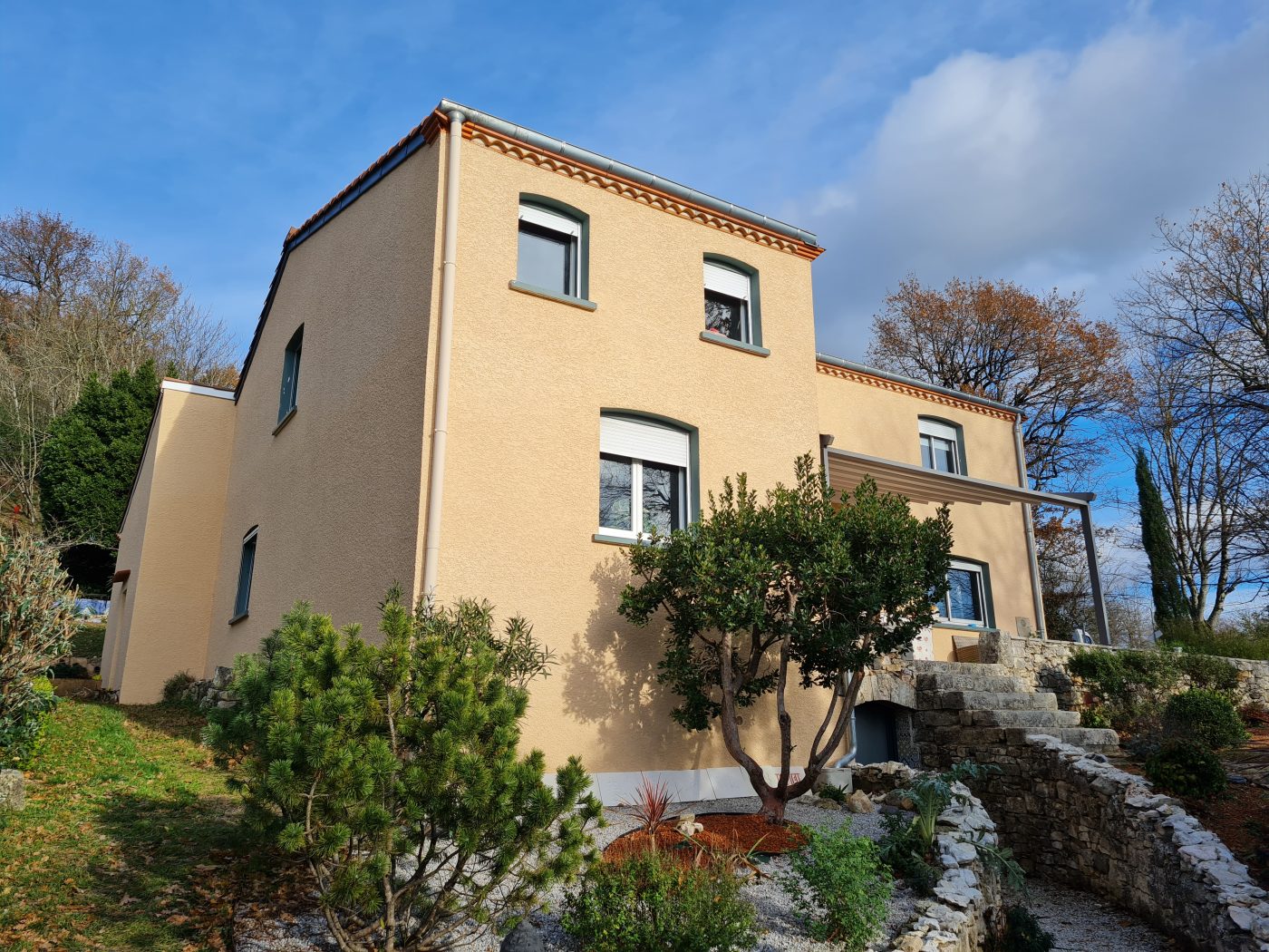 Façade d'une maison rénovée, typique des Façades Tarnaises. Façadier Tarn.