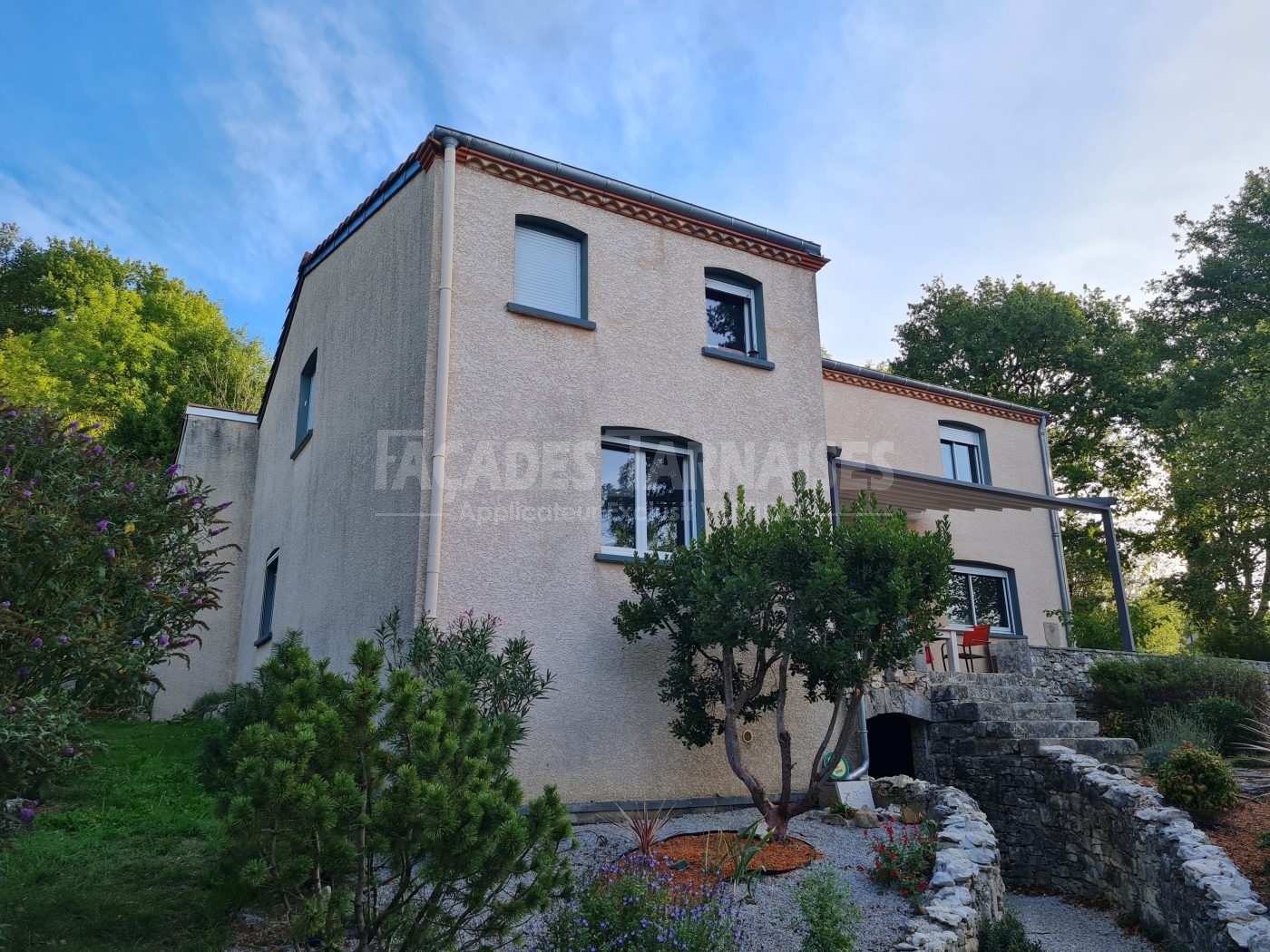 Façades Tarnaises d'une maison avec jardin, Façadier Tarn.